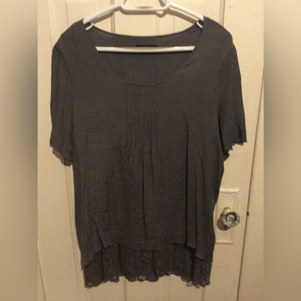 Adorable short sleeve top with lace underlay at the hem